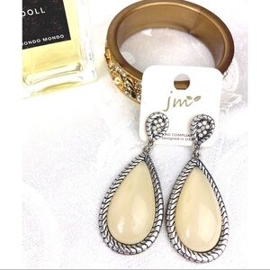 CREAM CHUNKY STATEMENT EARRINGS #202